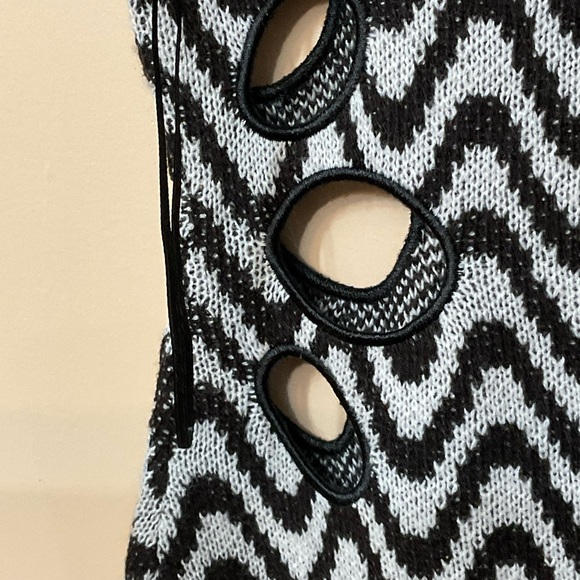 H & M divided dress, new never worn, medium - Picture 3 of 4